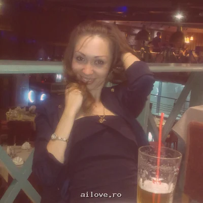 Alexa_poop, 34 ani
