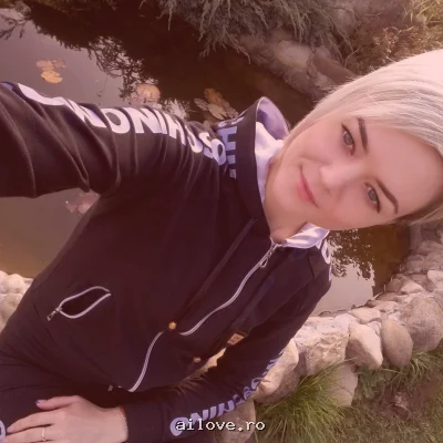Angelinablu, 19 ani