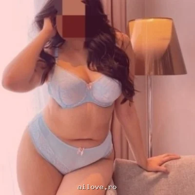 Bella42, 32 ani