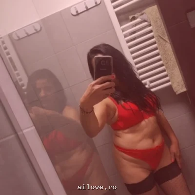 Deeanyna, 42 ani