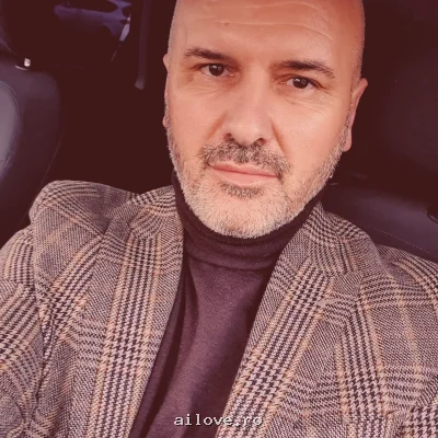 Georgeluci, 32 ani