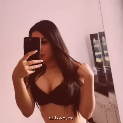 Julianne, 33 ani