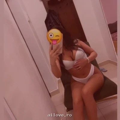 Nikolle, 41 ani