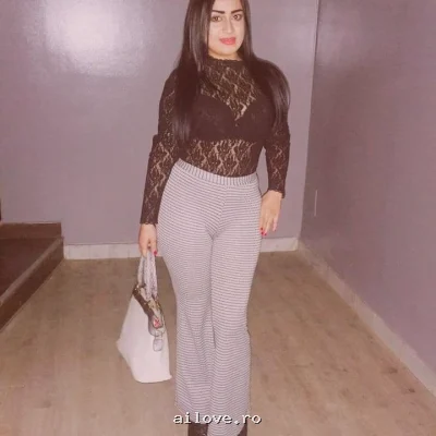 Roxaurelia, 29 ani